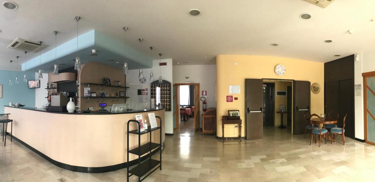 Hotel Senio Риоло Терме Екстериор снимка