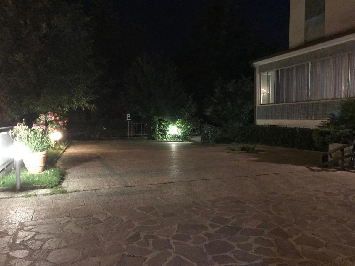 Hotel Senio Риоло Терме Екстериор снимка