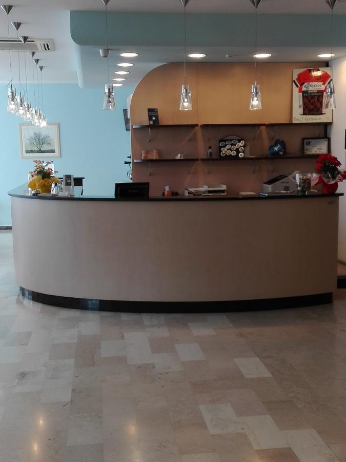 Hotel Senio Риоло Терме Екстериор снимка