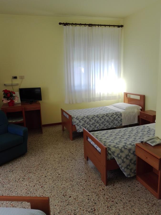 Hotel Senio Риоло Терме Екстериор снимка